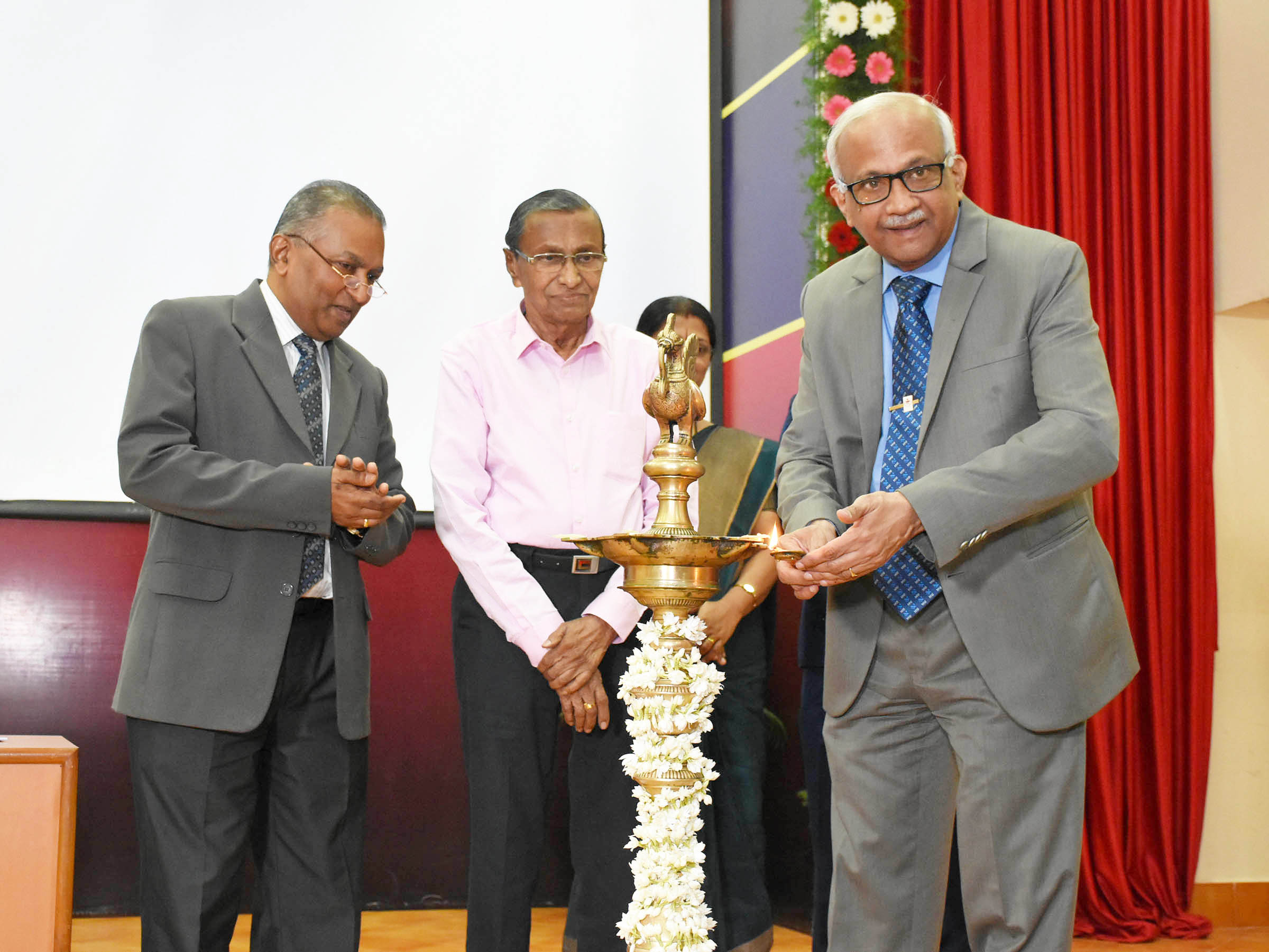 ಉನ್ನತ ಶಿಕ್ಷಣ ಸವಾಲಿನ ಕ್ಷೇತ್ರ: ಡಾ.ವಿನೋದ್ ಭಟ್